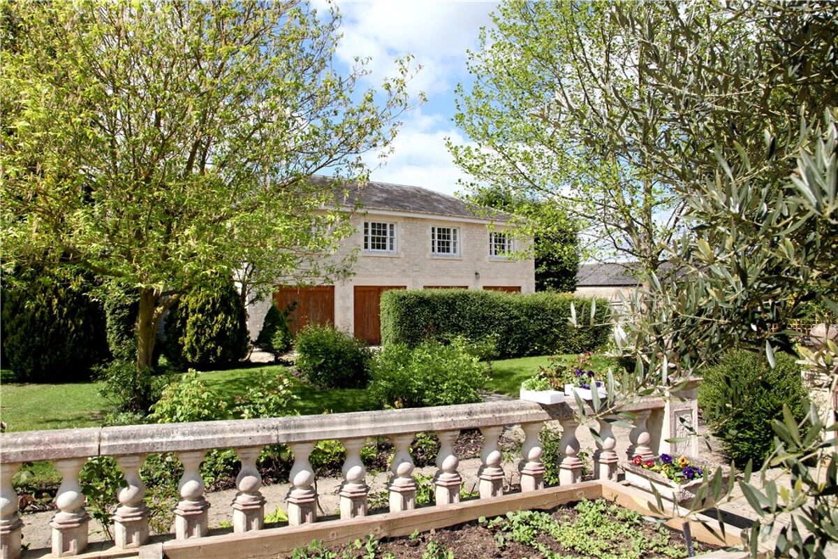 house for sale in Tetsworth, Thame, Oxfordshire, OX9 OXF120048