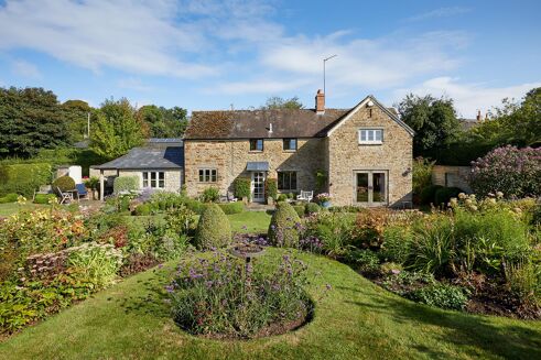 Picture of 3 bedroom house for sale.
