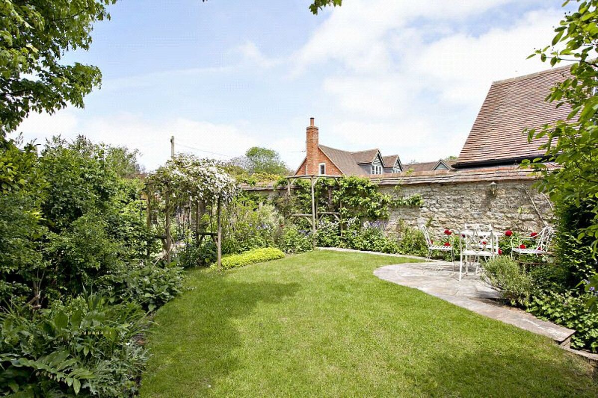 house for sale in Frogmore Lane, Long Crendon, Buckinghamshire, HP18