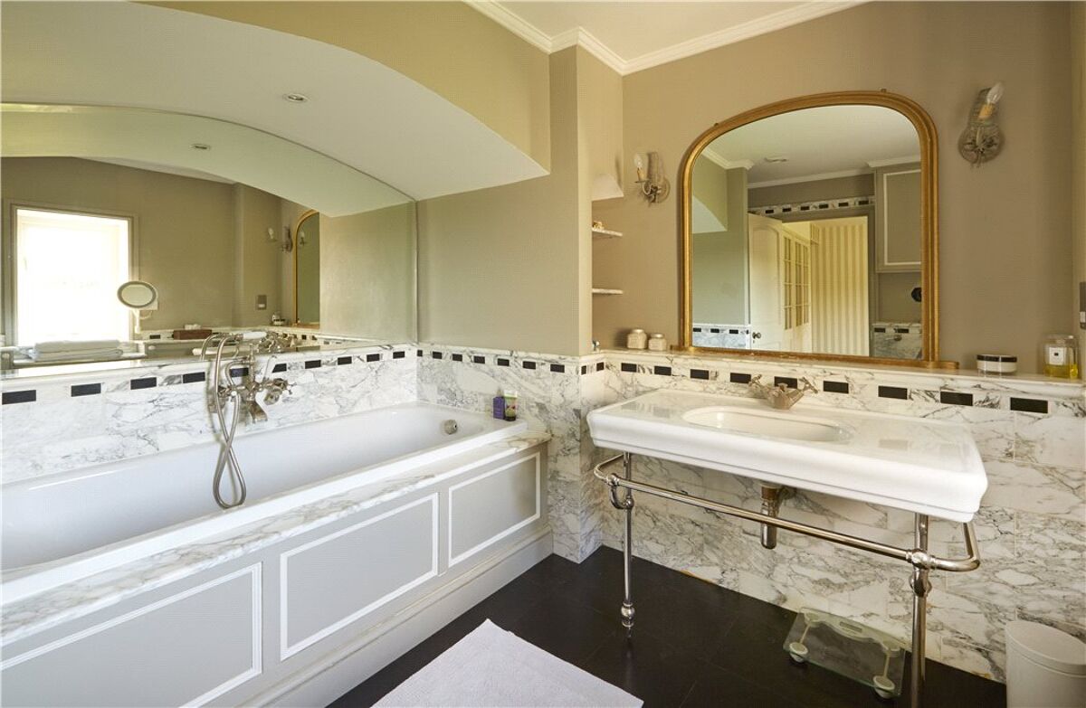 house for sale in Taynton, Burford, Oxfordshire, OX18 OXF130436