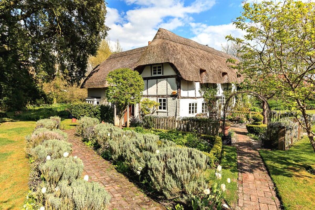 house for sale in Meadle, Aylesbury, Buckinghamshire, HP17 OXF150005