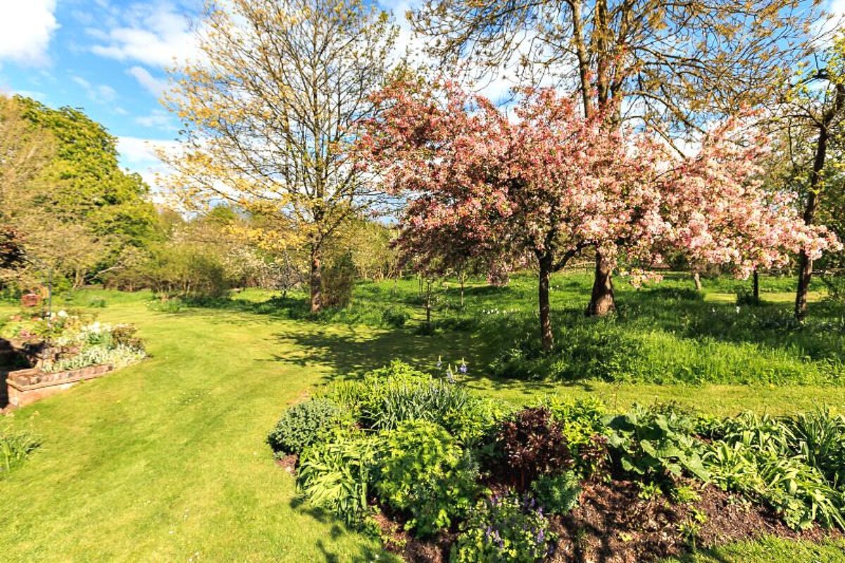 house for sale in Meadle, Aylesbury, Buckinghamshire, HP17 OXF150005