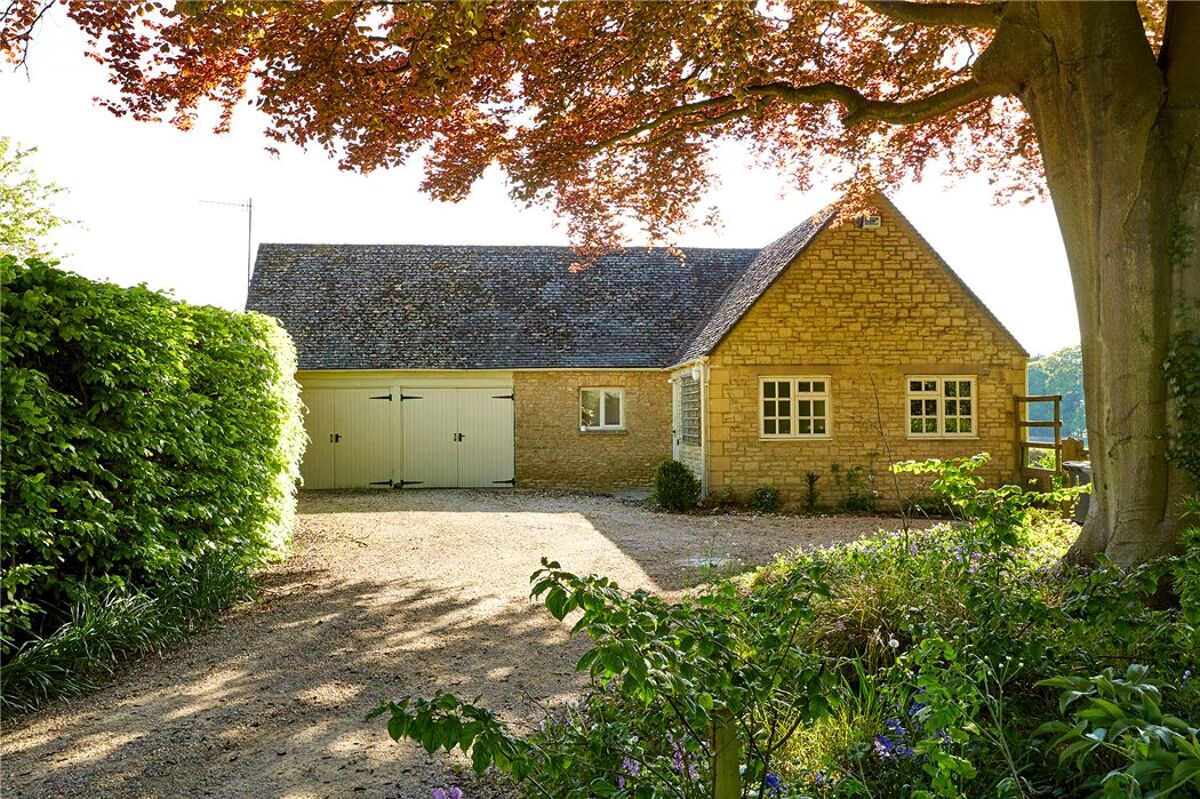 house for sale in Ascott Under Wychwood, Chipping Norton, Oxfordshire