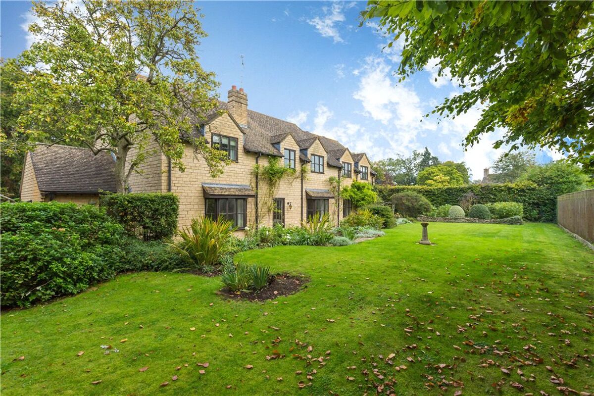 house for sale in High Street, Standlake, Witney, Oxfordshire, OX29