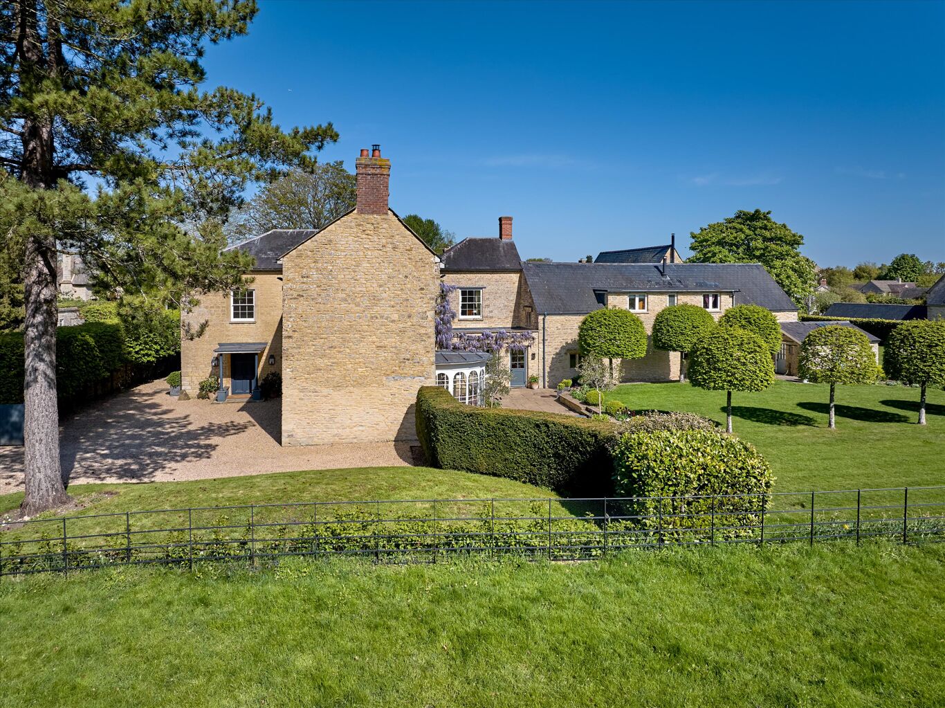 Image of Court Farm House, Fritwell, Oxfordshire, OX27