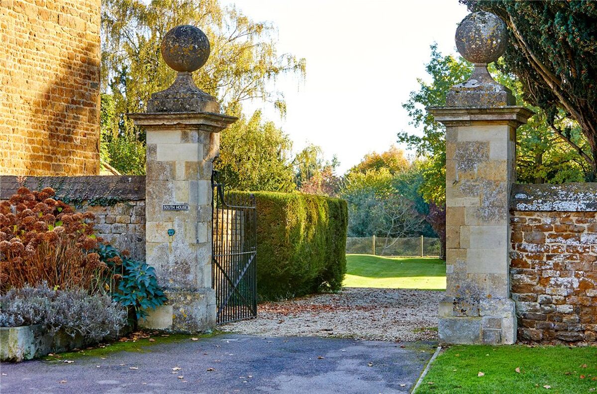 house for sale in The Green, Adderbury, Banbury, Oxfordshire, OX17 OXF180487 Knight Frank