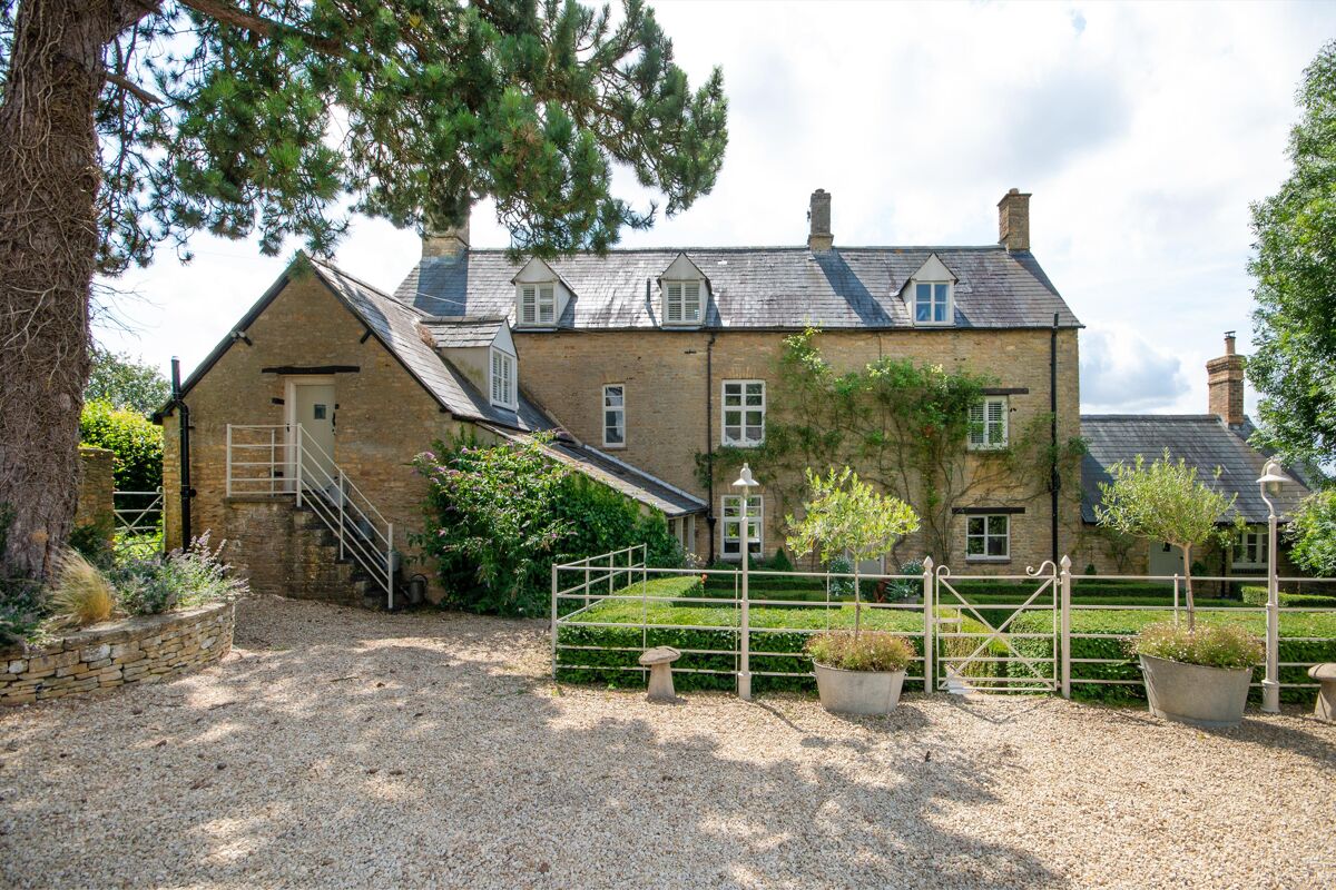 farmhouse for sale in Taston, Charlbury, Oxfordshire, OX7 OXF180518