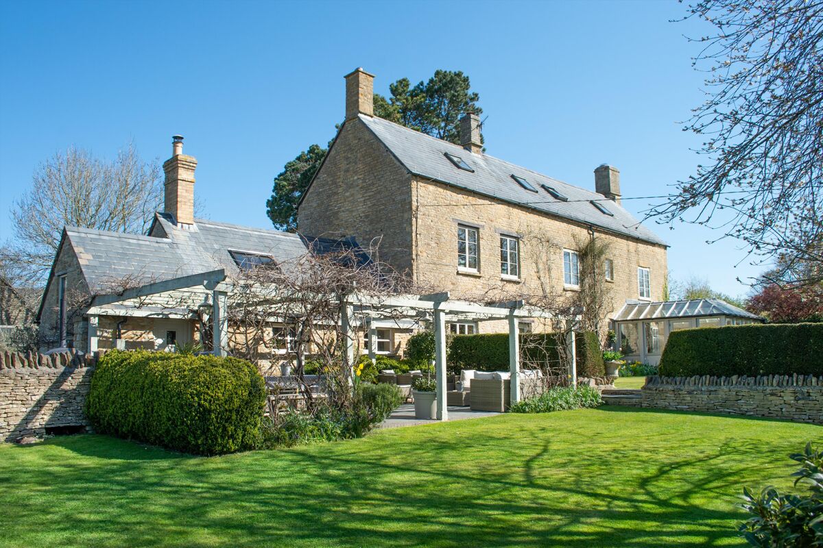 farmhouse for sale in Taston, Charlbury, Oxfordshire, OX7 OXF180518