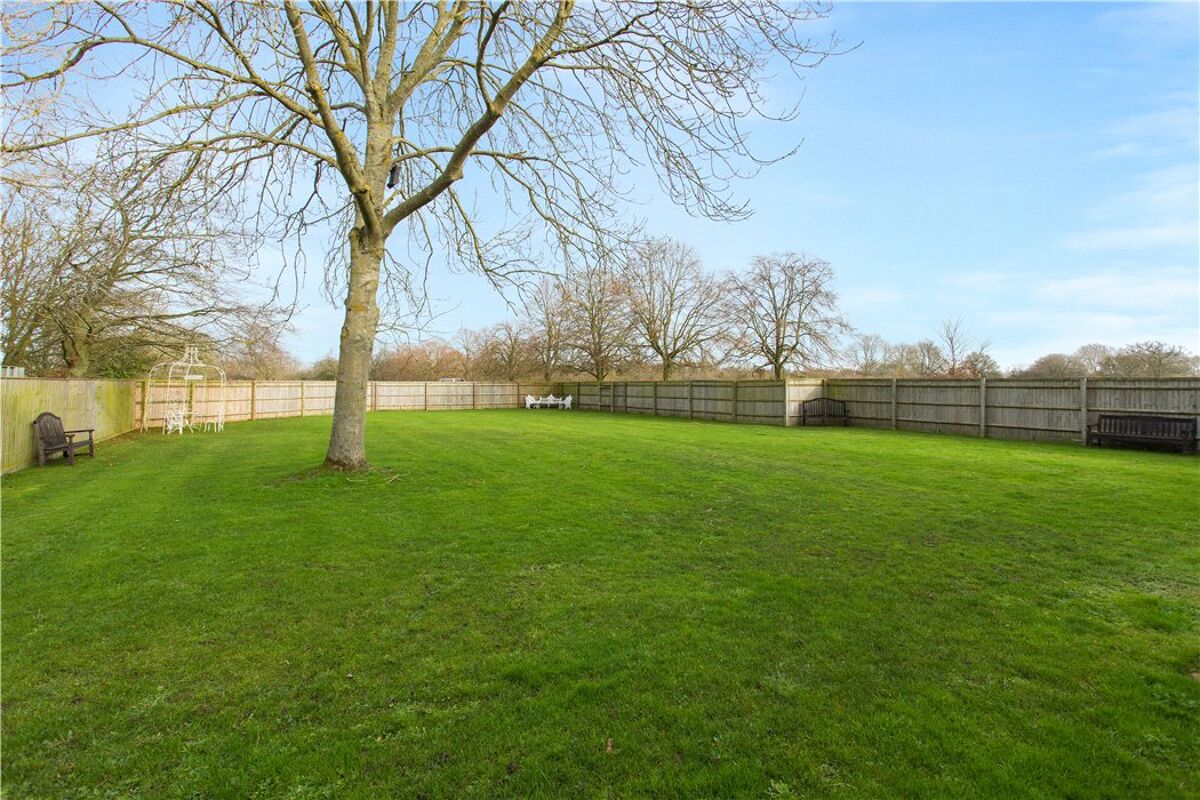 house for sale in Oakhall Court, Oakley, Aylesbury, Buckinghamshire