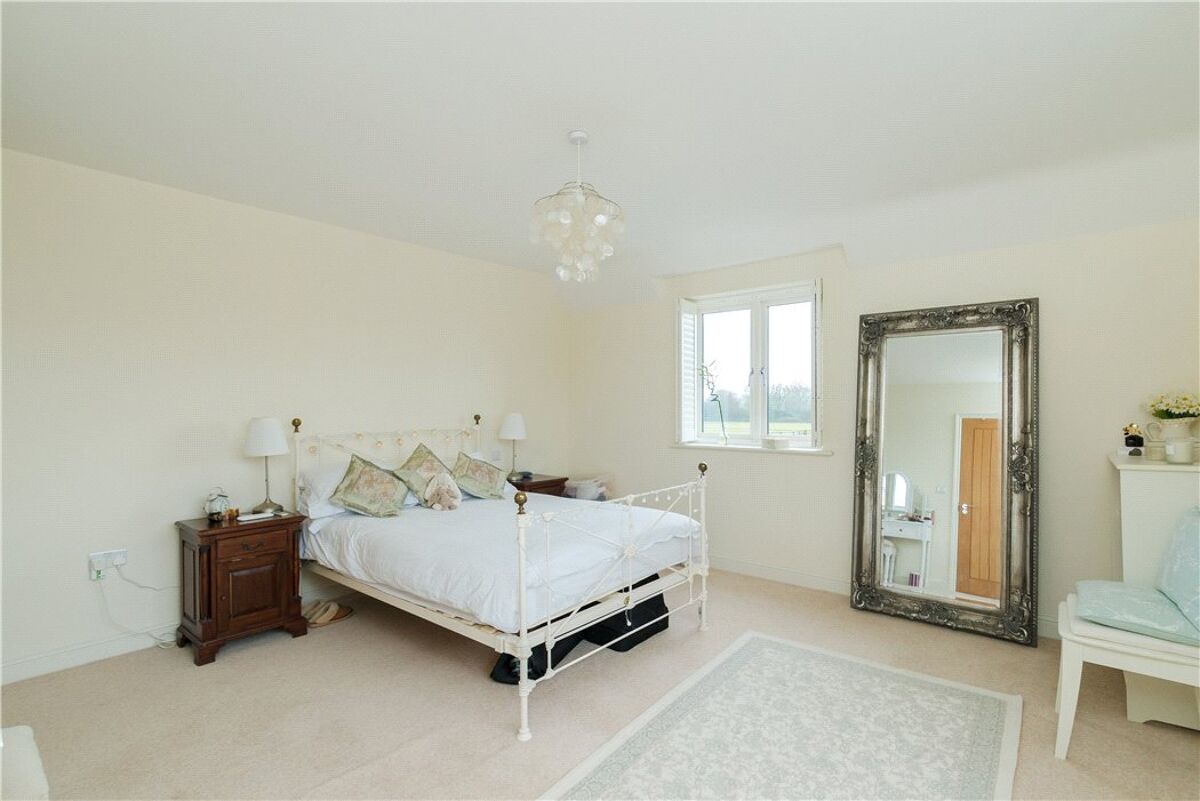 house for sale in Oakhall Court, Oakley, Aylesbury, Buckinghamshire