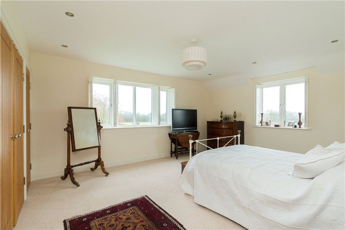 house for sale in Oakhall Court, Oakley, Aylesbury, Buckinghamshire