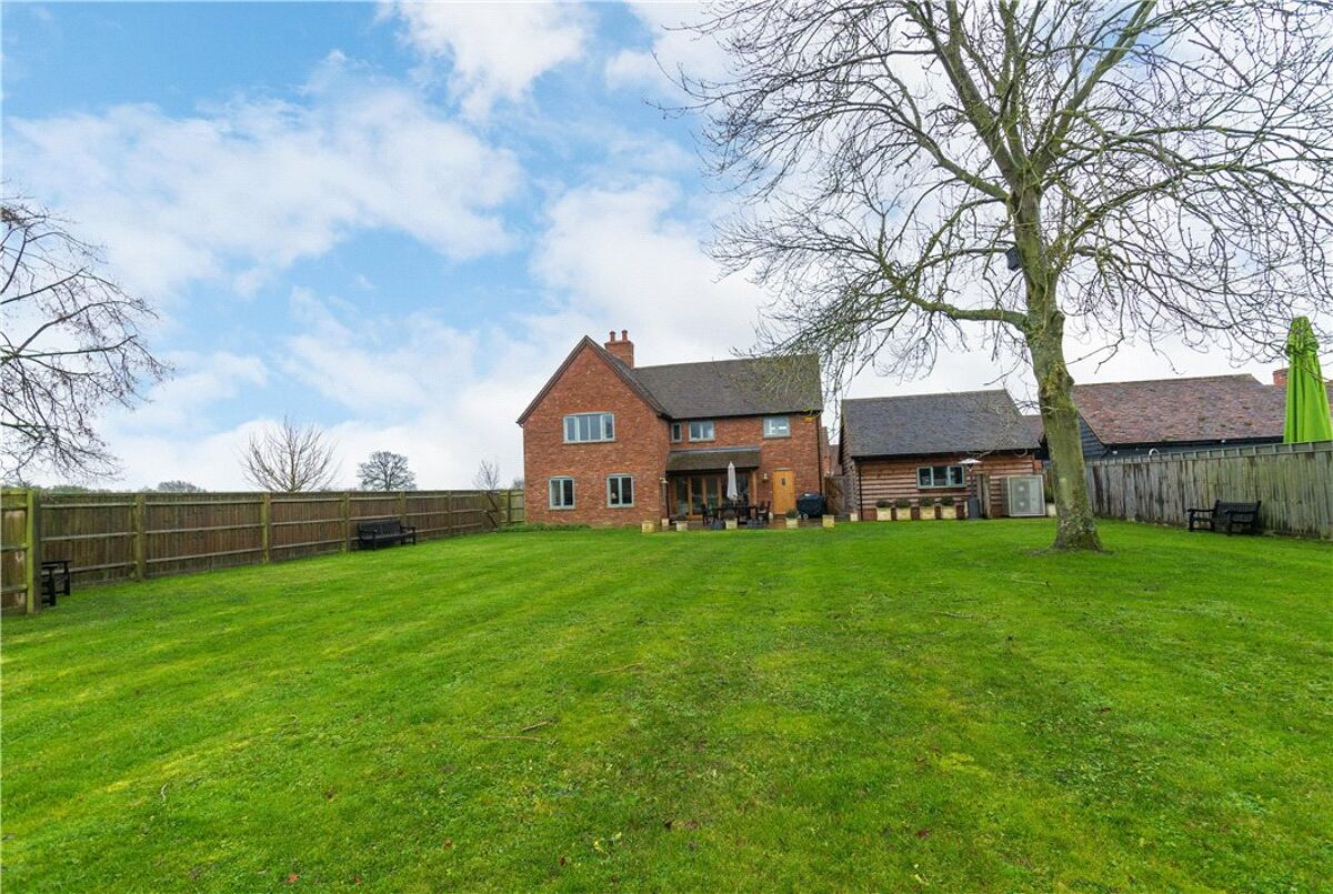 house for sale in Oakhall Court, Oakley, Aylesbury, Buckinghamshire