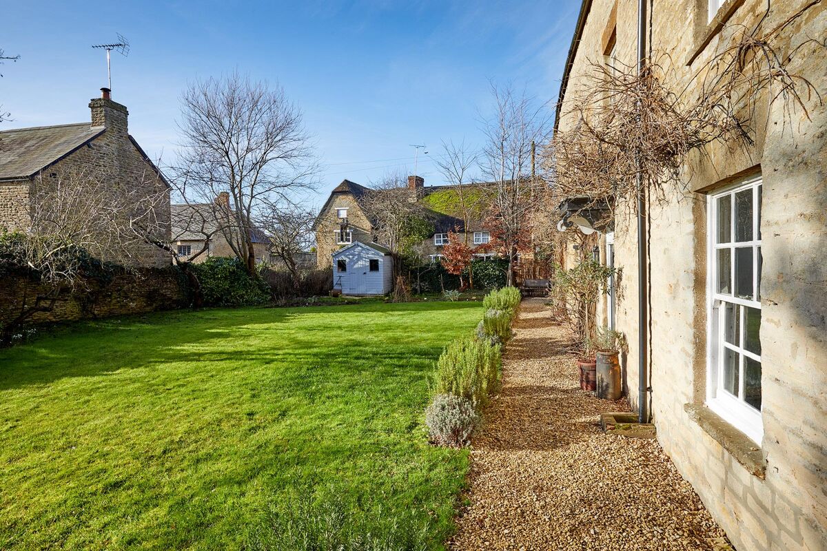 house for sale in Main Street, Charlton, Northamptonshire, OX17