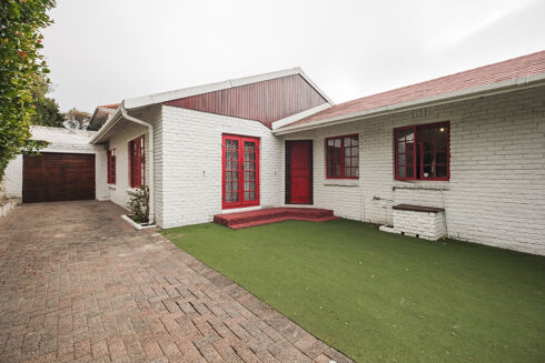 Picture of House for sale.