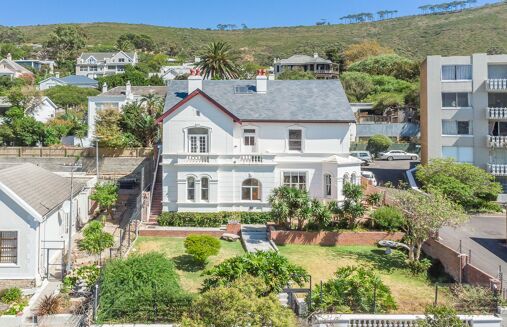 Picture of 4 bedroom house for sale.