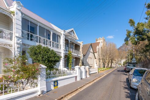 Picture of 3 bedroom house for sale.