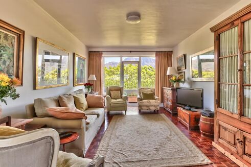 Picture of 3 bedroom apartment for sale.