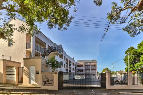 Picture of 1 bedroom apartment for sale.