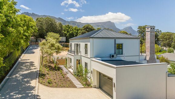 Picture of 4 bedroom house for sale.