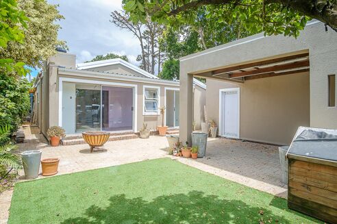 Picture of 2 bedroom house for sale.
