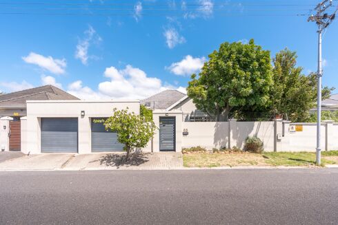 Picture of 3 bedroom house for sale.