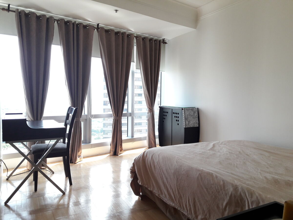 condominium for sale in One Mckinley Place, One Mckinley Place, 26th St