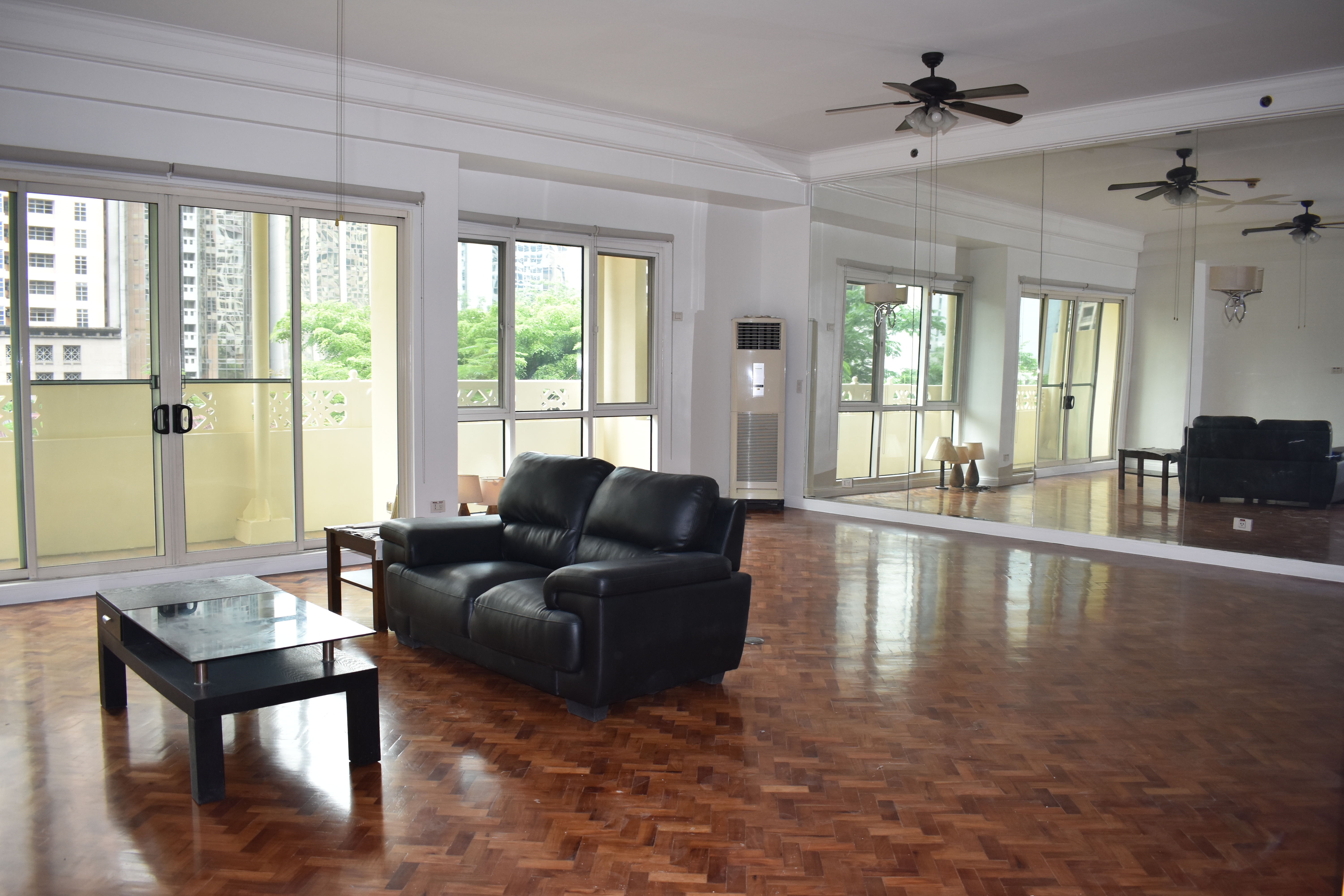 Condominium To Rent In Regency At Salcedo Tordesillas Street