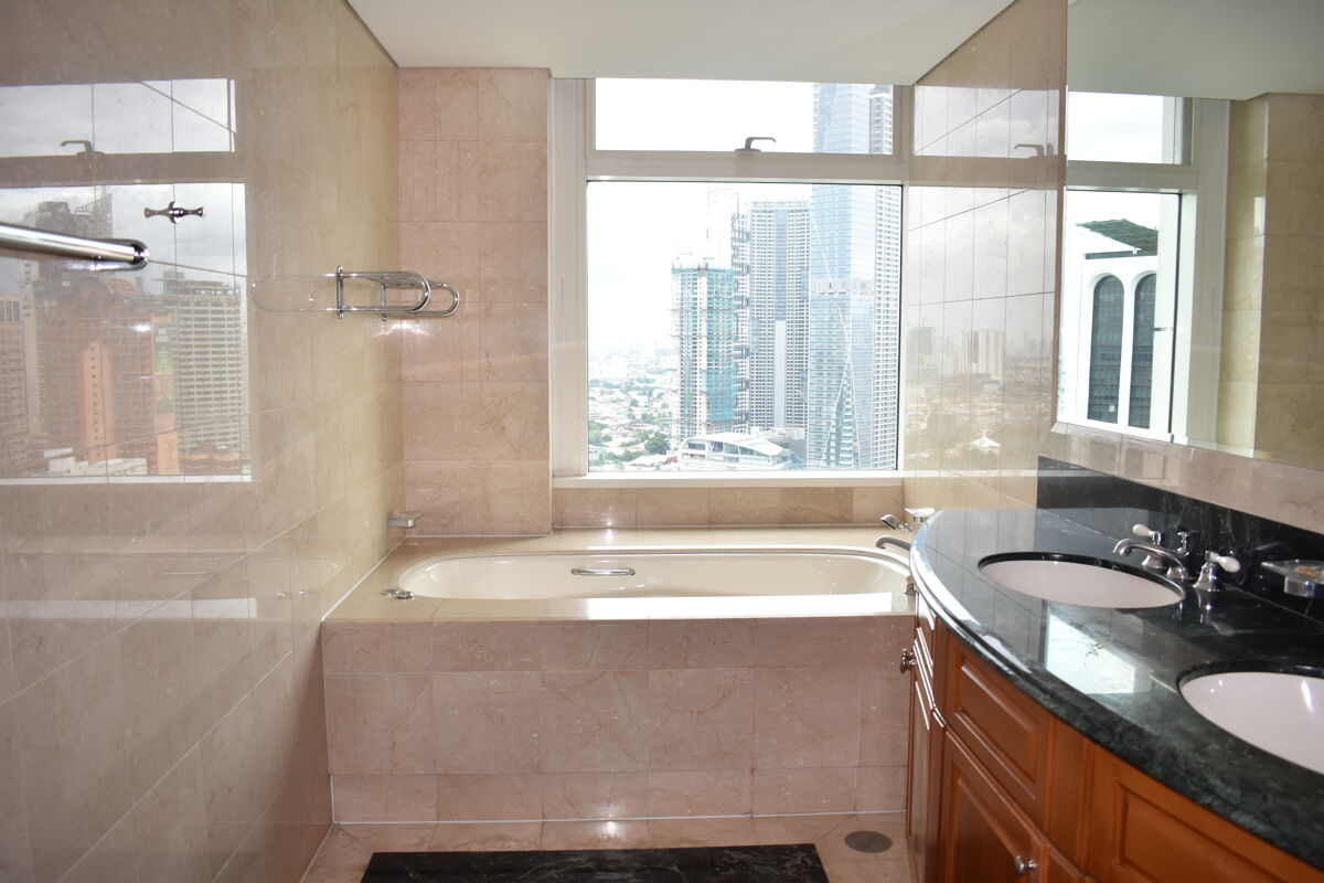 condominium to rent in One Roxas Triangle, One Roxas Triangle, Paseo de