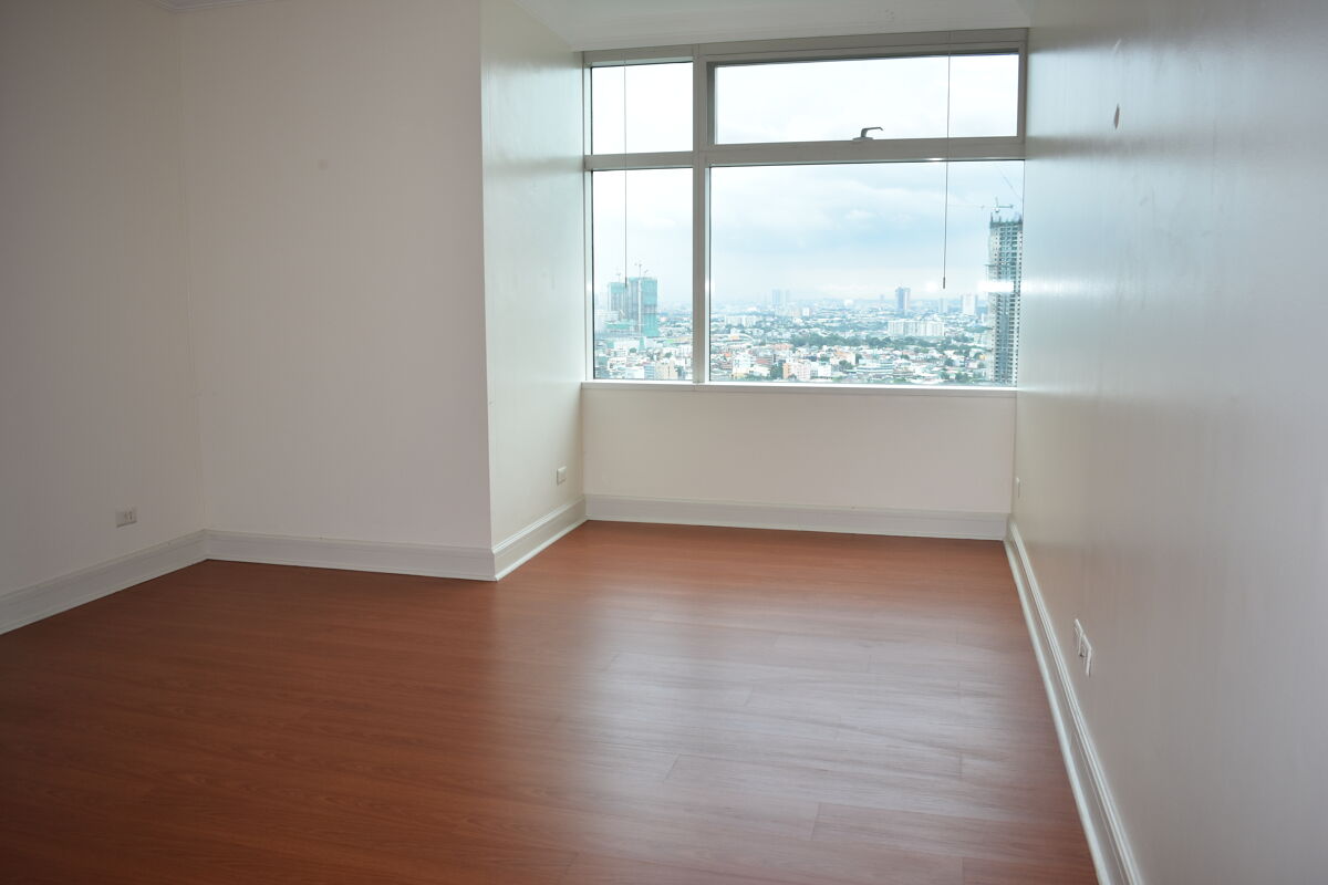 condominium to rent in One Roxas Triangle, One Roxas Triangle, Paseo de