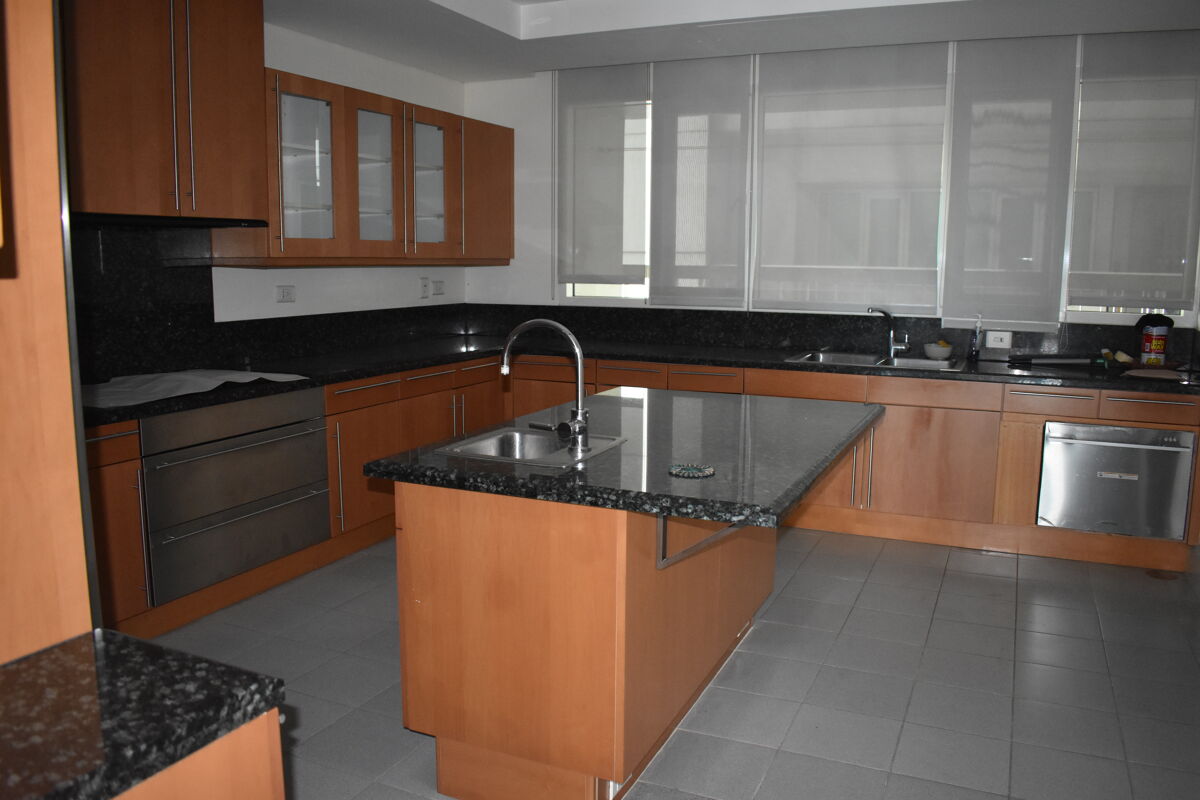 condominium to rent in One Roxas Triangle, One Roxas Triangle, Paseo de