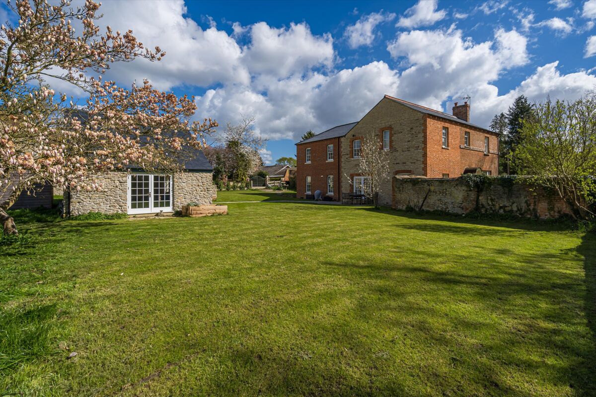 house for sale in School Lane, Stadhampton, Oxford, Oxfordshire, OX44 POD012011010 Knight Frank