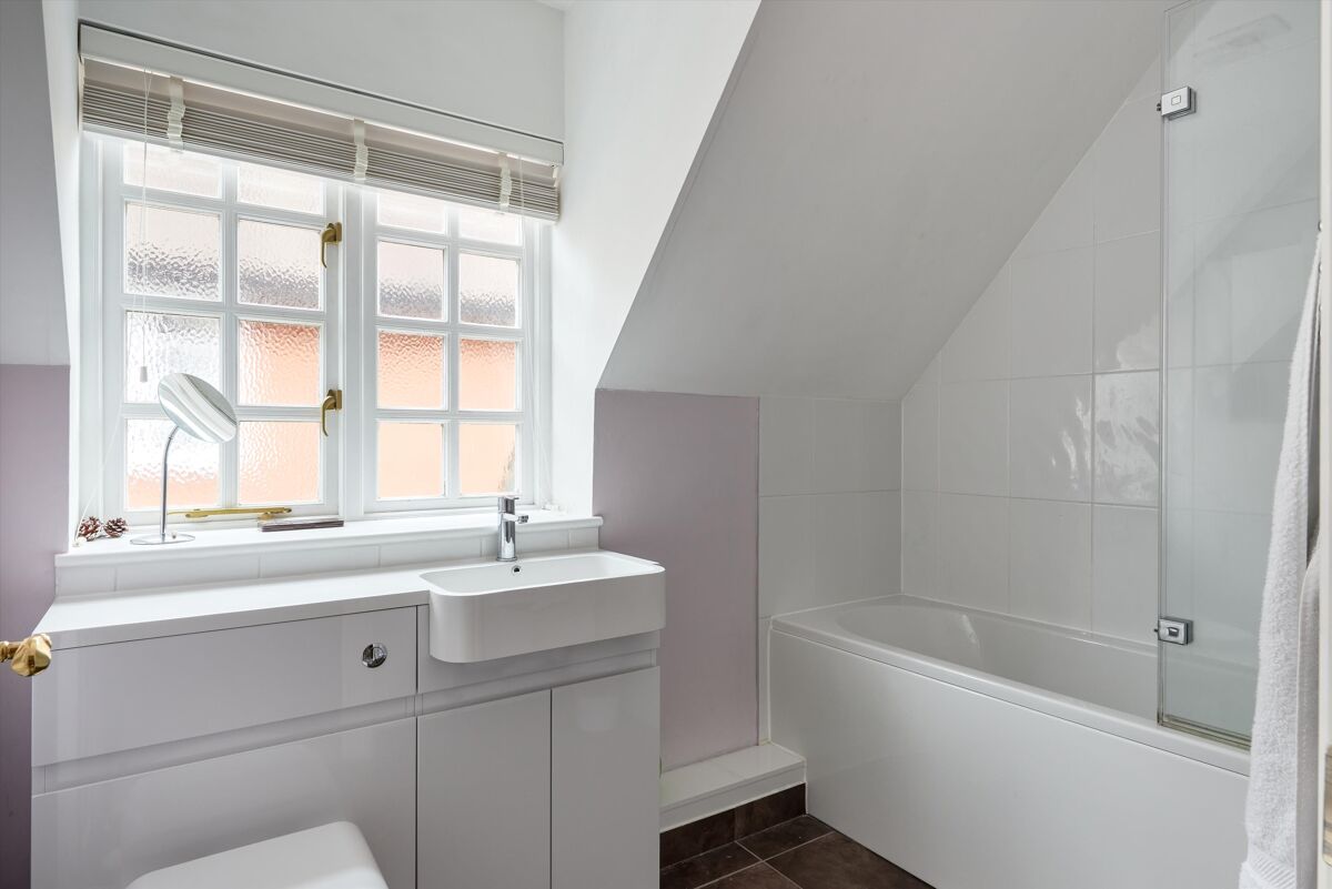 house for sale in Beech Road, Haslemere, Surrey, GU27 POD012029025