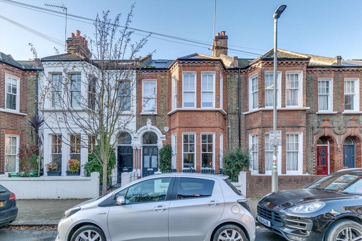 flat for sale in Juer Street, Battersea Park, London, SW11