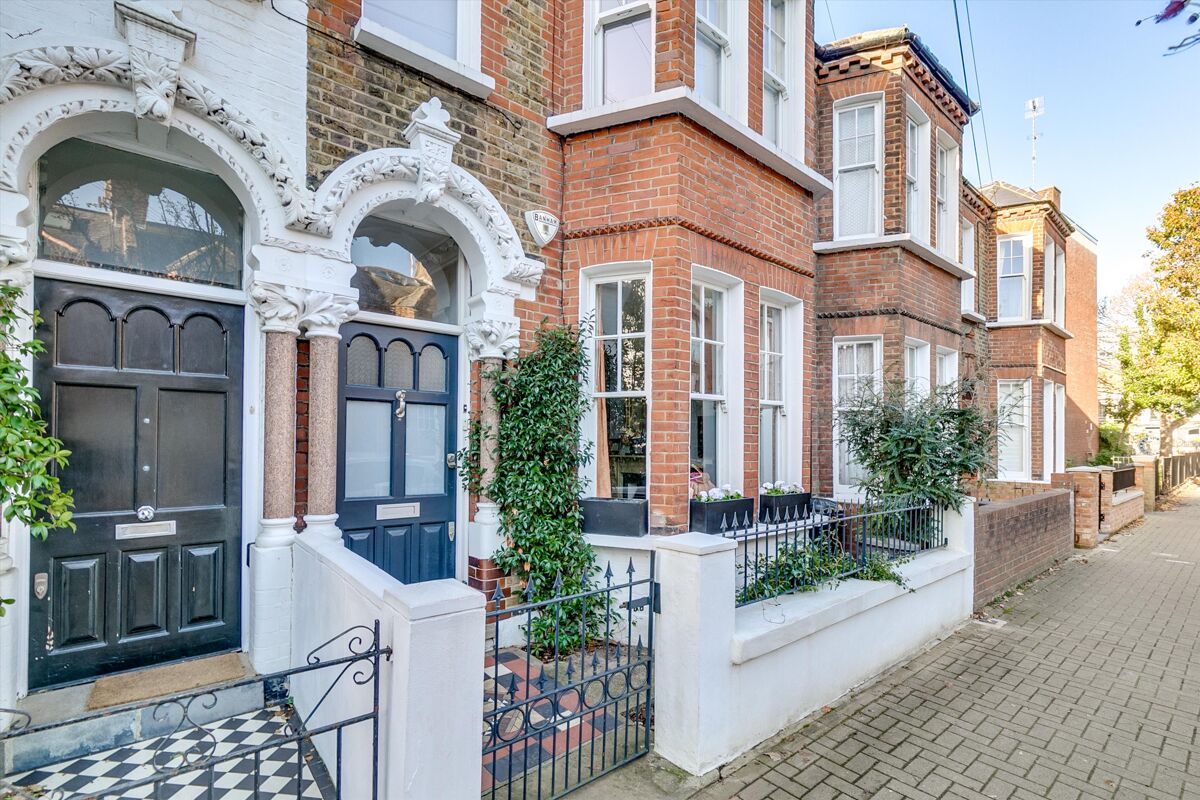 flat for sale in Juer Street, Battersea Park, London, SW11