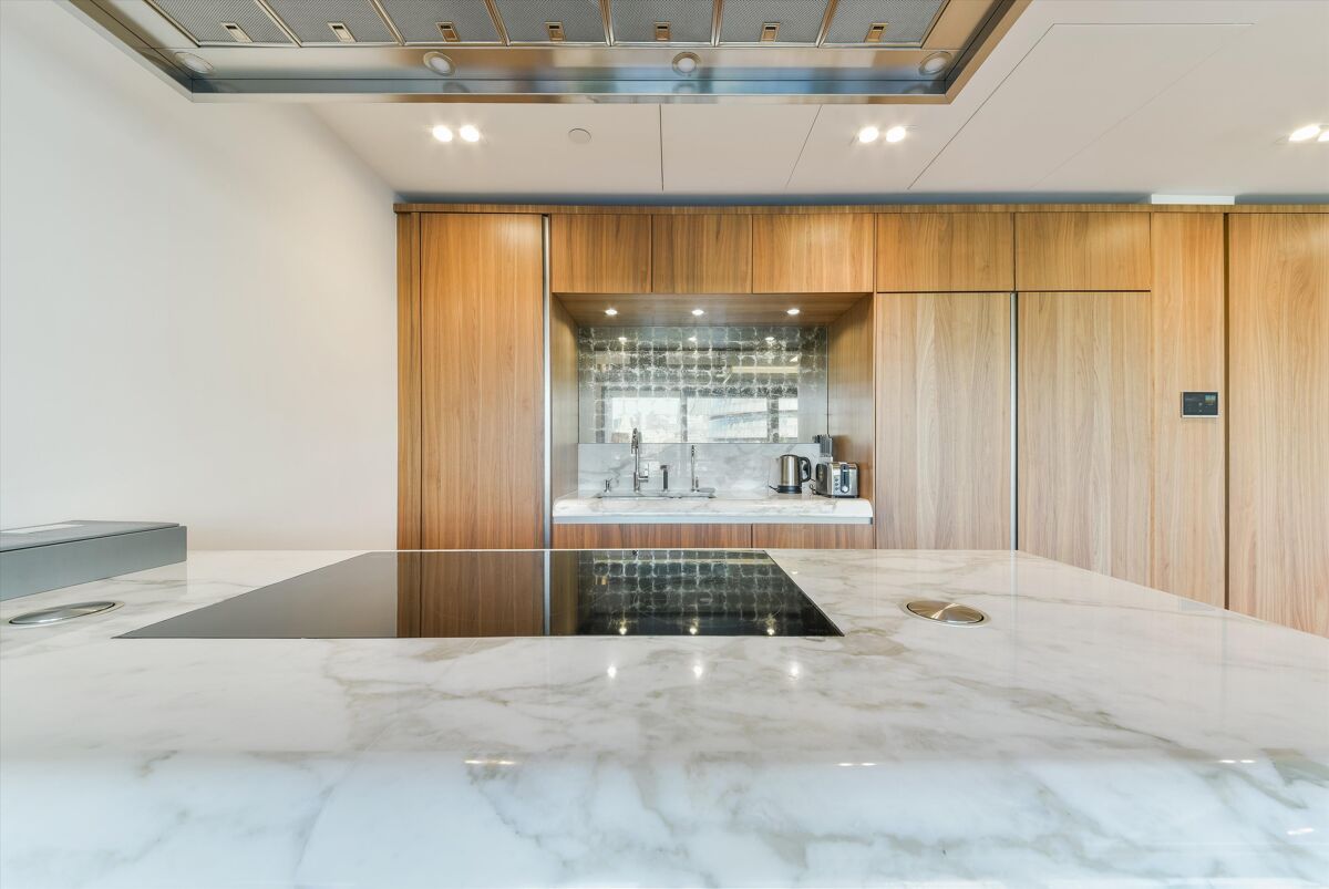 flat to rent in Blenheim House, Crown Square, London, SE1