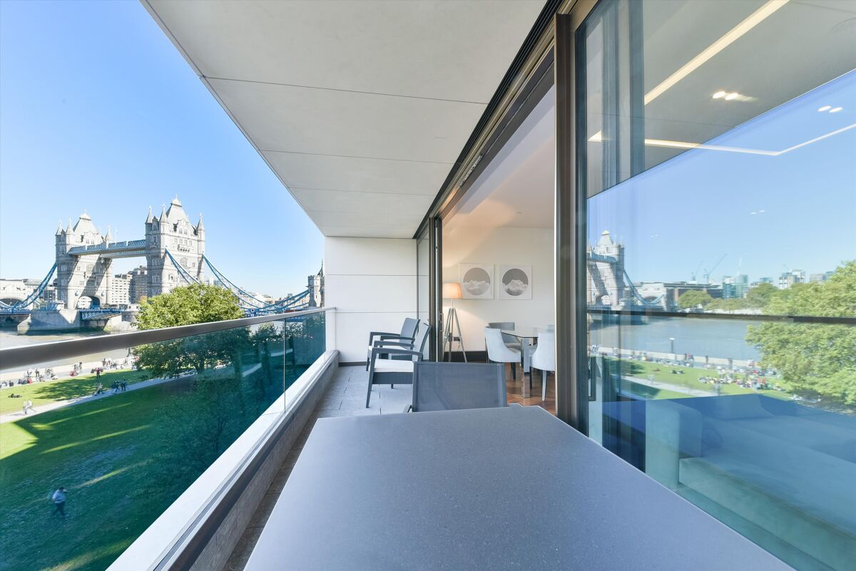 flat to rent in Blenheim House, Crown Square, London, SE1