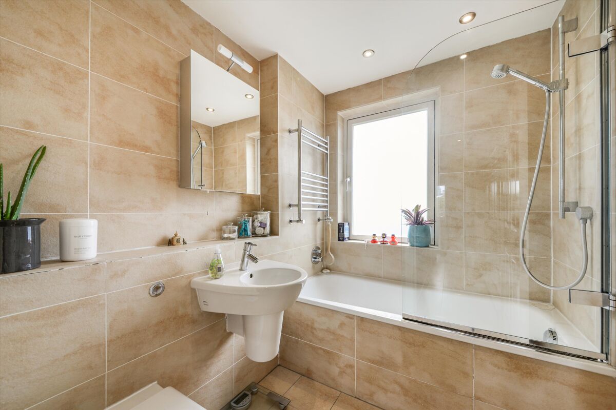 house for sale in Plover Way, London, SE16 POD012055292 Knight Frank