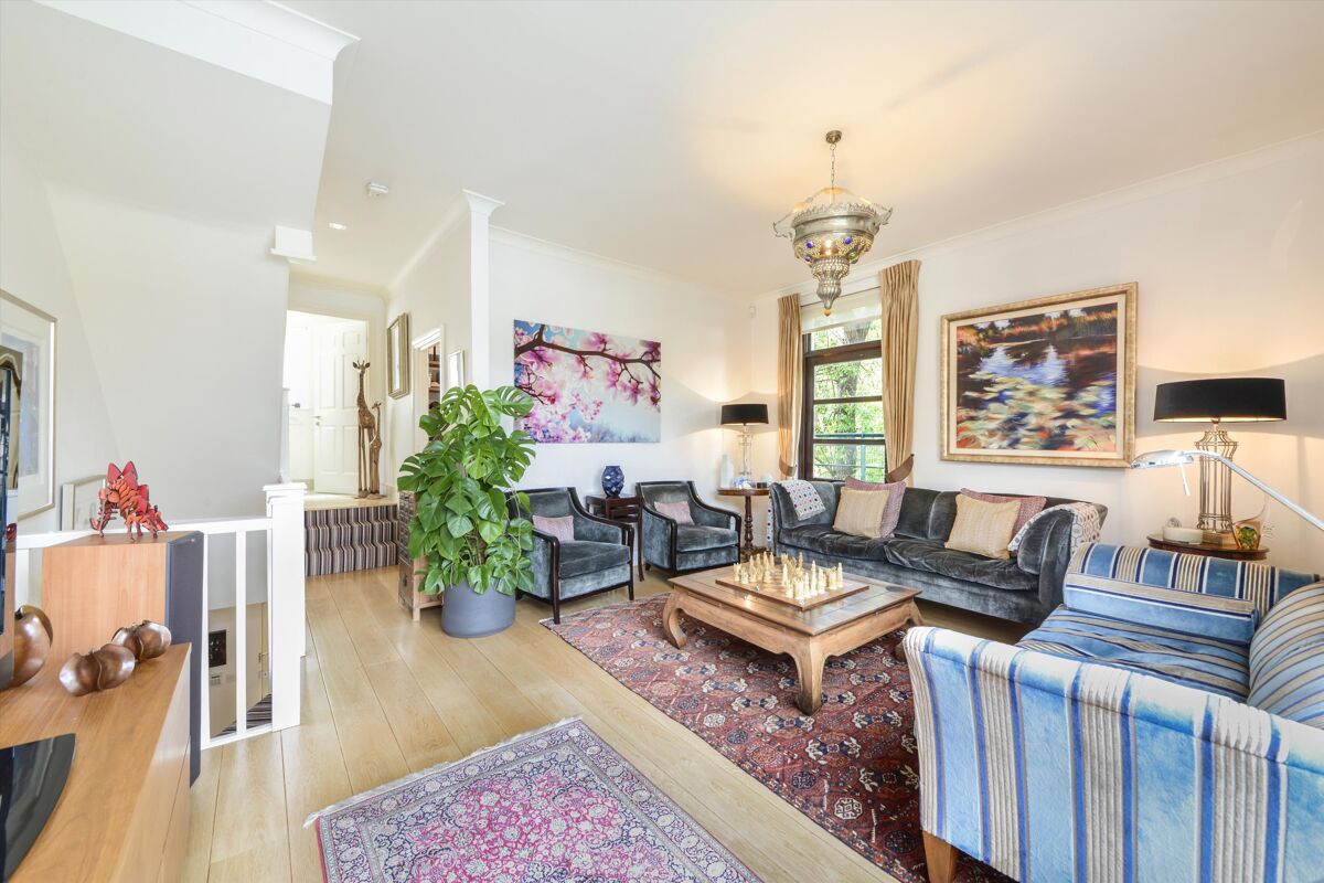 house for sale in Plover Way, London, SE16 POD012055292 Knight Frank