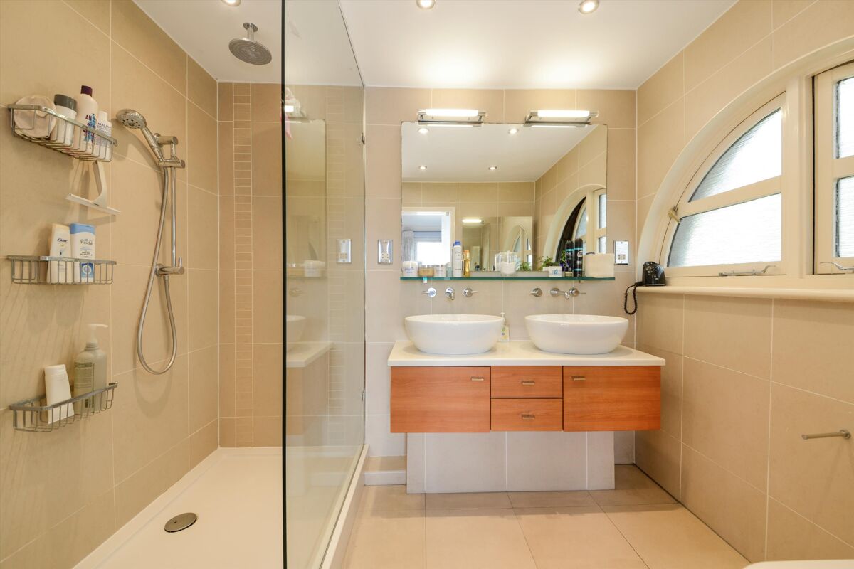 house for sale in Plover Way, London, SE16 POD012055292 Knight Frank