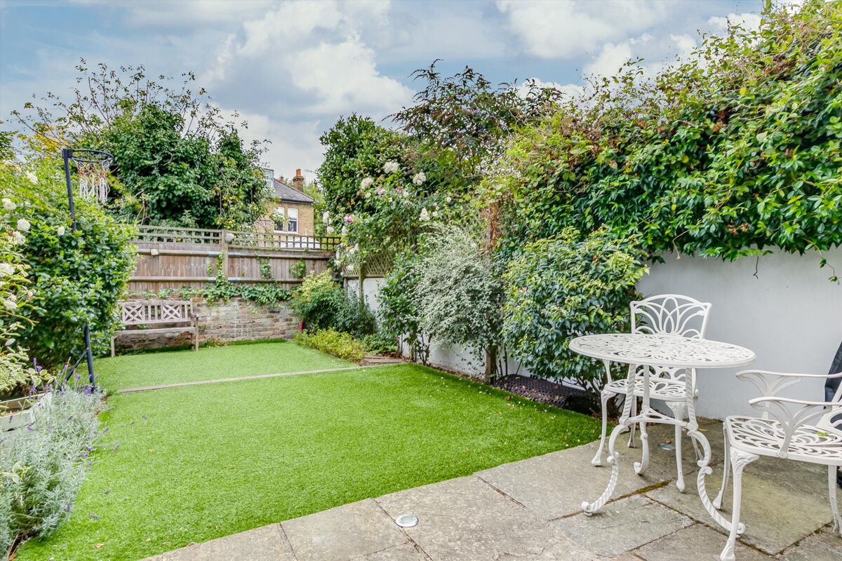 house for sale in Chestnut Grove, London, SW12 POD012057094 Knight