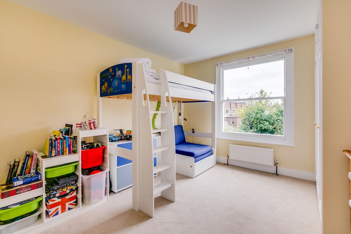 house for sale in Chestnut Grove, London, SW12 POD012057094 Knight