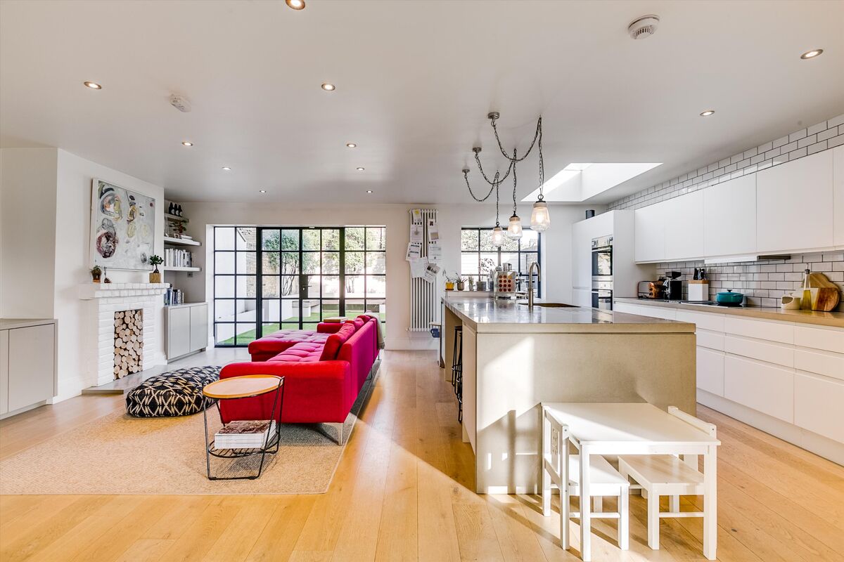 house for sale in Narbonne Avenue, London, SW4. POD012057629 Knight