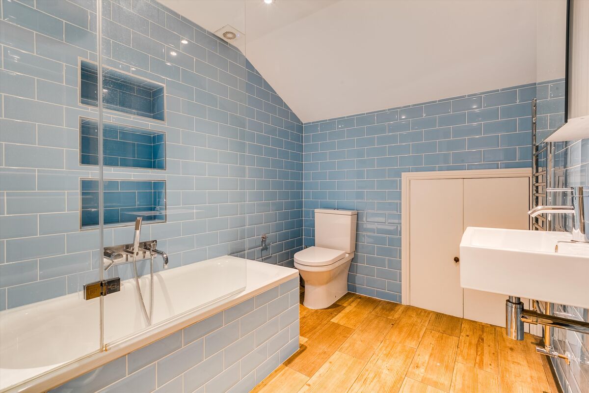 house for sale in Narbonne Avenue, London, SW4. POD012057629 Knight