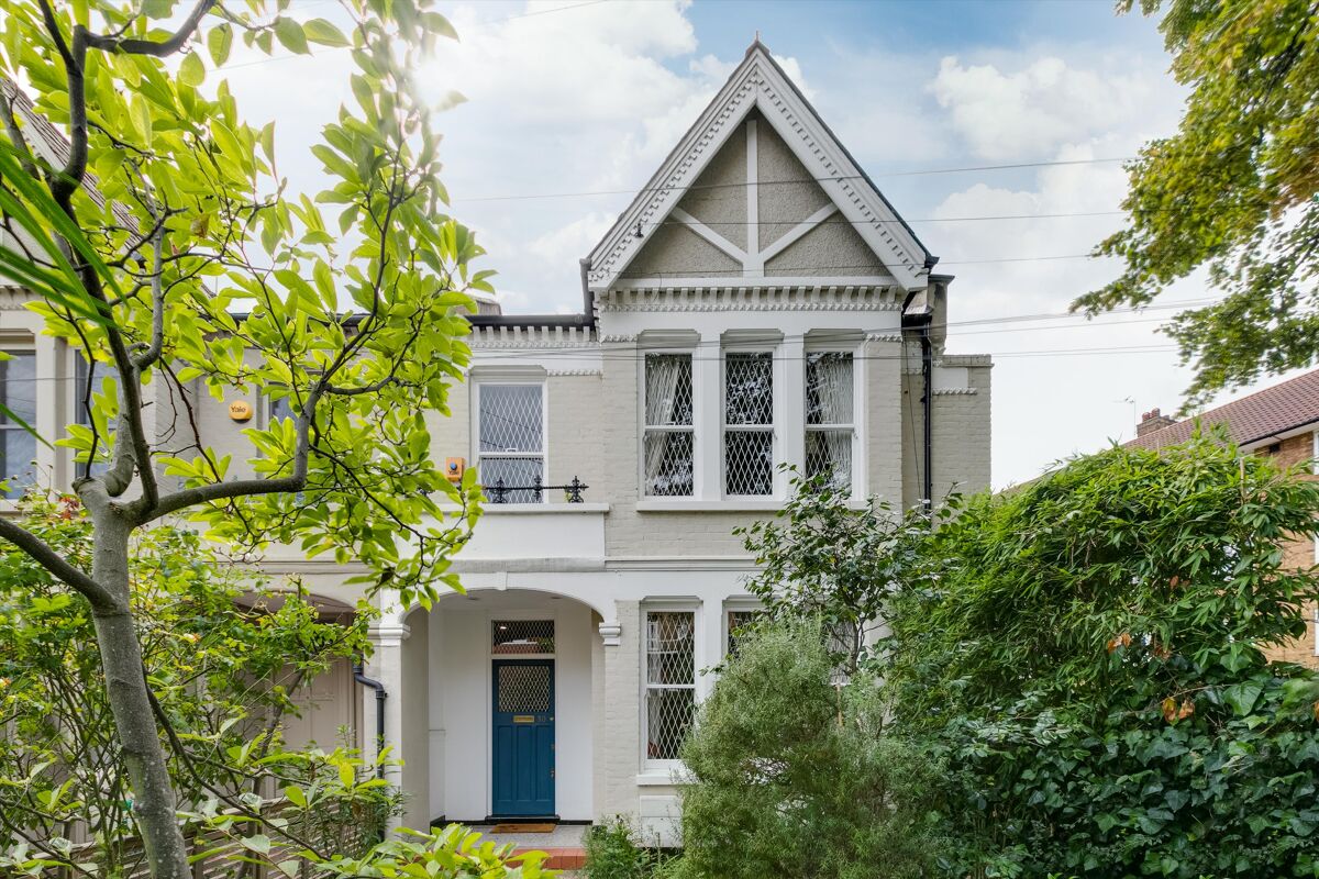 house for sale in Trouville Road, Clapham, SW4. POD012065107 Knight
