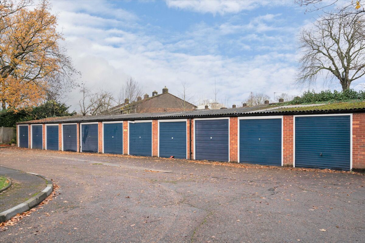 flat for sale in Burbage Road, Herne Hill London SE24 POD012073649