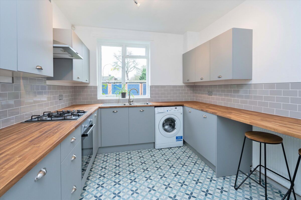flat for sale in Burbage Road, Herne Hill London SE24 POD012073649
