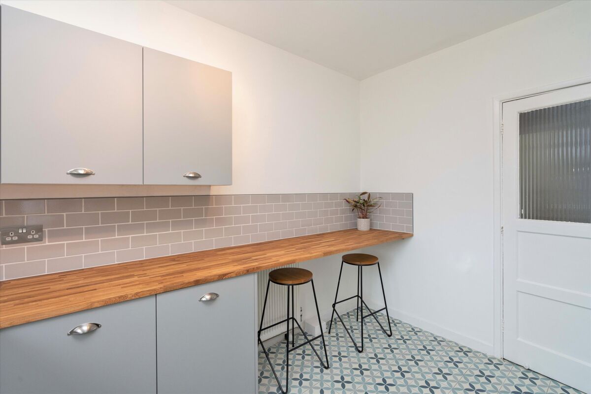 flat for sale in Burbage Road, Herne Hill London SE24 POD012073649