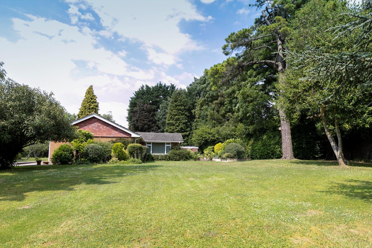 bungalow for sale in Moreton Paddox, Moreton Morrell, Warwick