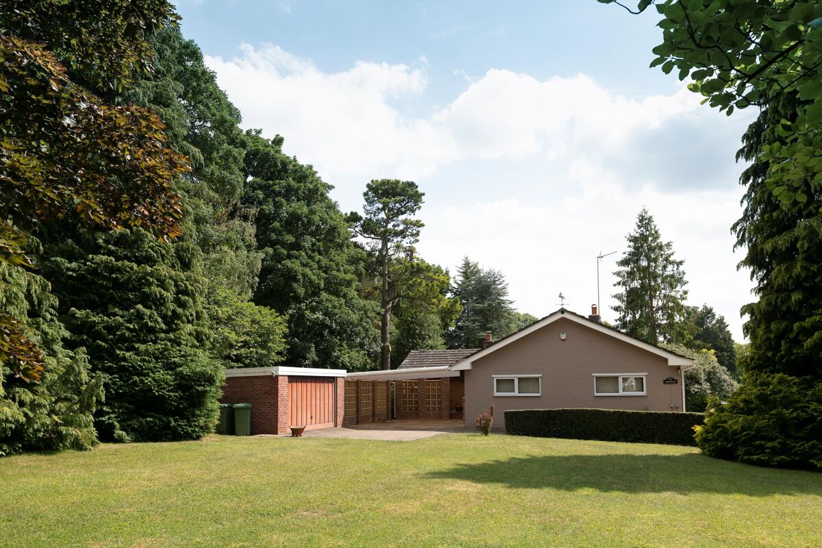 bungalow for sale in Moreton Paddox, Moreton Morrell, Warwick