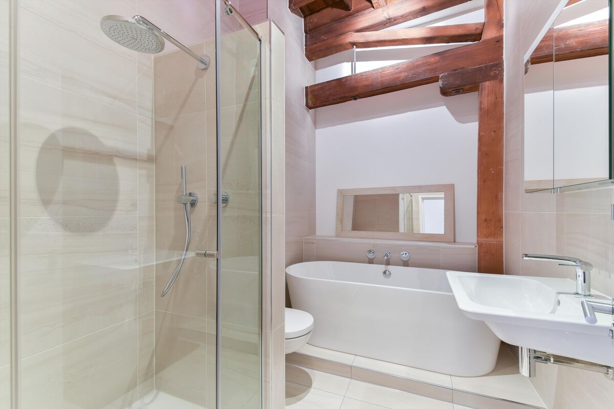 flat to rent in Butlers & Colonial Wharf, Shad Thames, London, SE1